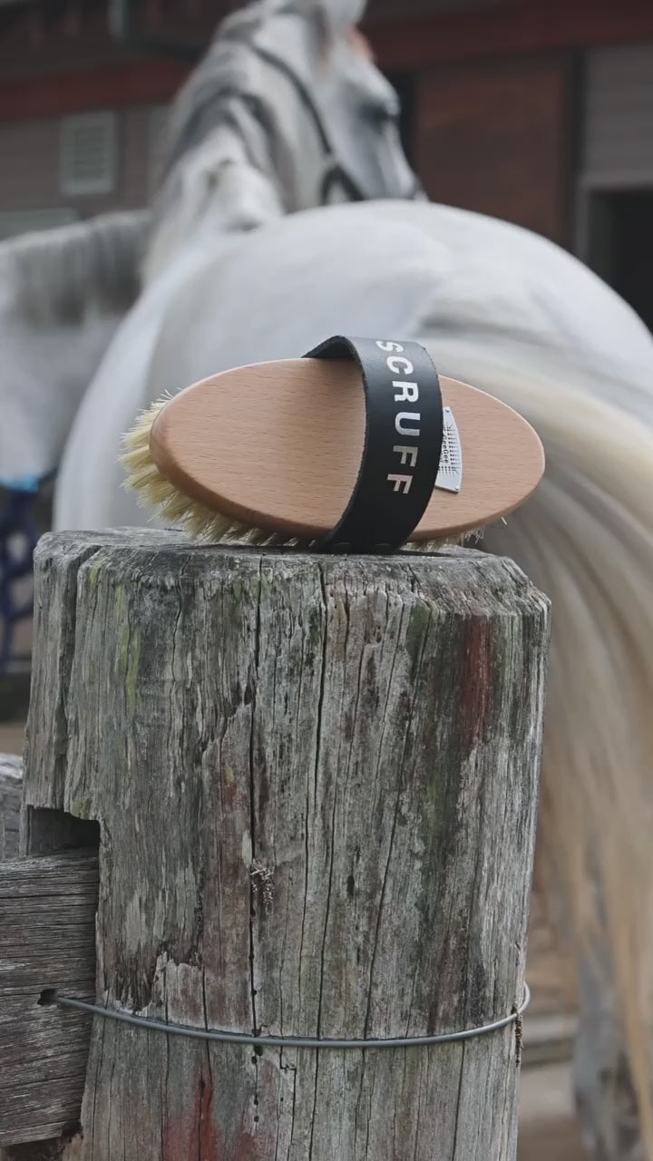 GeeGee COLLECTIVE | 'Scruff' Body Brush